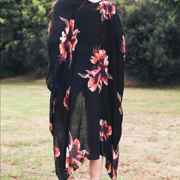 NWT Black Floral Kimono - Picture 3 of 4